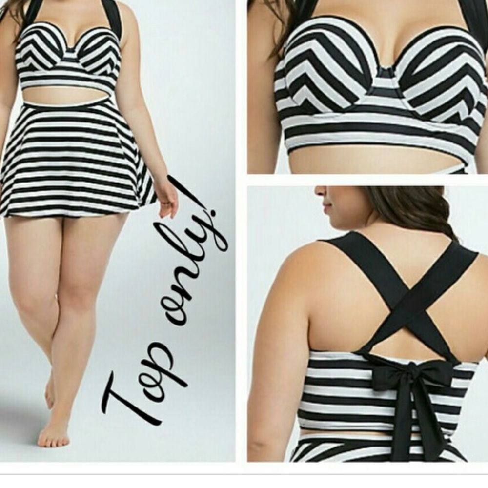 Torrid black & white Bikini TOP ONLY size 3